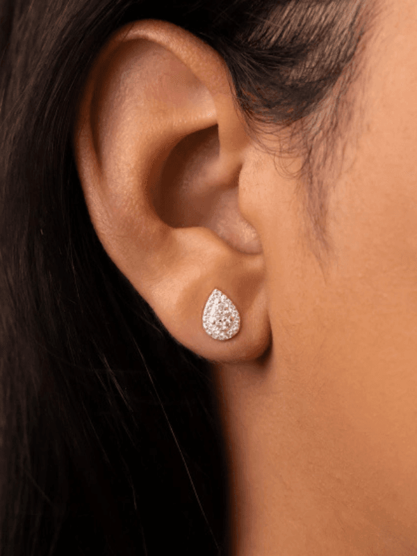 Brinco em prata com design em forma de gota