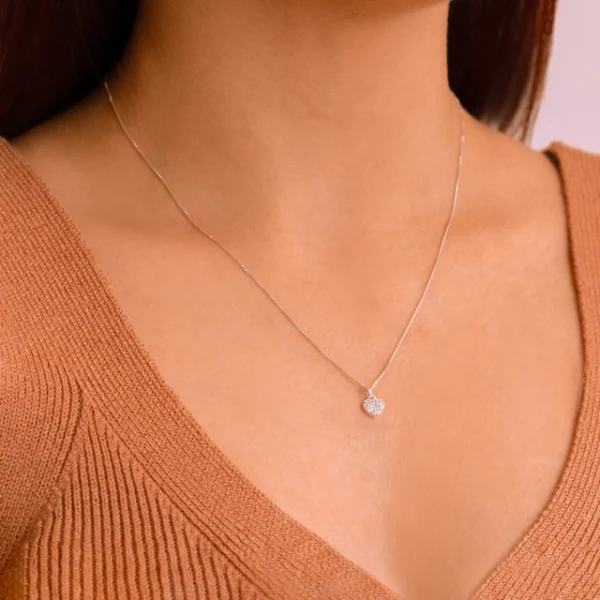 Descubra o charme deste pendente em forma de coraçã - Image 3